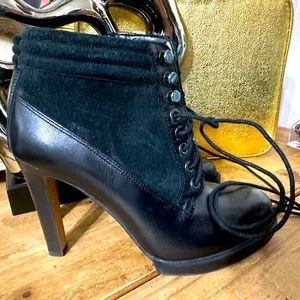 Woman shoes like new